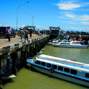 Kapal Speedboat di pelabuhan Tengkayu 1  (run) 