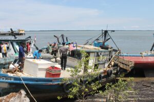 Ditpolair Polda Kaltim Kembali Menangkap Kegiatan Ilegal Fishing di Perairan Karang Unarang (ctr)