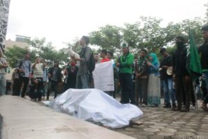 Aksi mahasiswa Reformasi di depan gedung DPRD Tarakan (hfa)