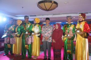 Dani Supriansyah dan Okta Pujiana berhasil menyisihkan 9 finalis lain dalam pemilihan Unting-Manjan Duta Wisata Kota Tarakan (hfa)