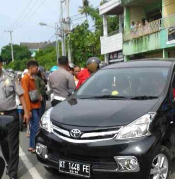 Polisi sedang melakukan pengamanan saat laka (ctr)