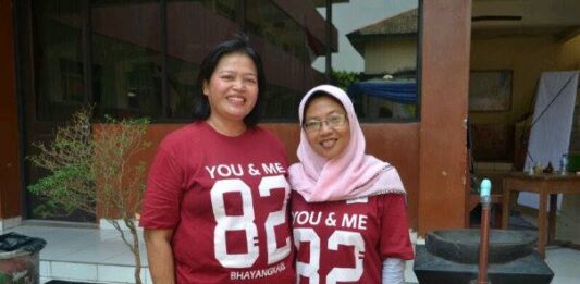 Kepala SMA Negeri 1 Tarakan Arinda Susanti (Kanan/facebook)