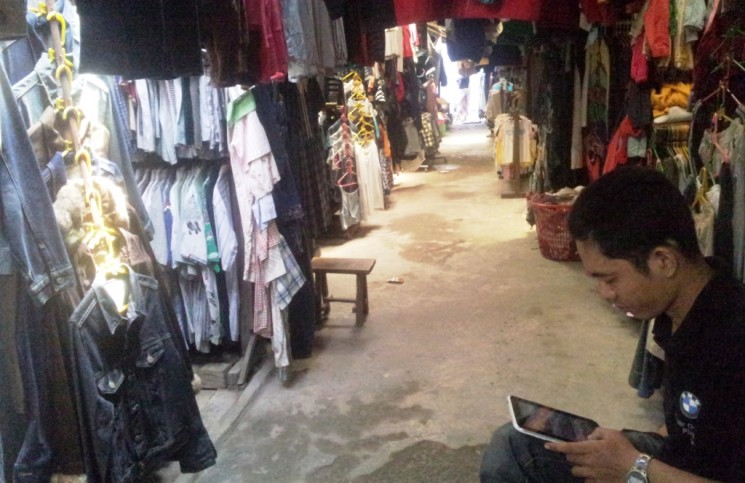 Faktor penerimaan siswa baru, pedagang rombengan pasar tenguyun sepi pembeli