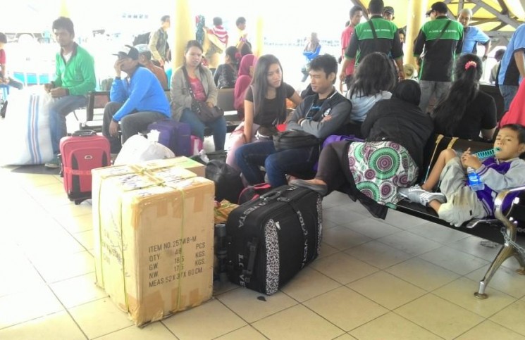 Buruh Angkat Barang Pelabuhan Tengkayu I Dilarang Menaikan Tarif Saat Arus Mudik