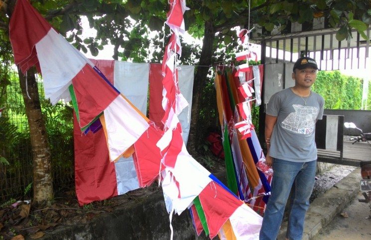 “Pak Walikota Tarakan, Izinkan Kami Jualan Pernak Pernik Kemerdekaan RI.”