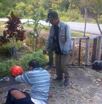 Mata kelilipan akibat serangga, Yono dan Rekannya Terjatuh Dari Sepeda Motor