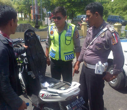 Ibu Rumah Tangga Taruh Rp 10 Juta di Jok Motor, Raib saat ditinggal berbelanja
