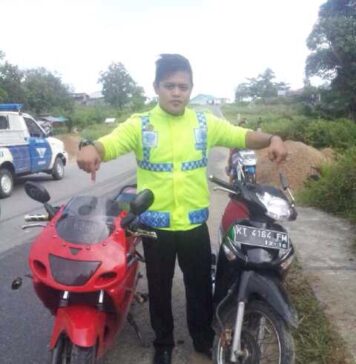 Karena Ugal-Ugalan Pelajar Menabrak Pengendara Lain
