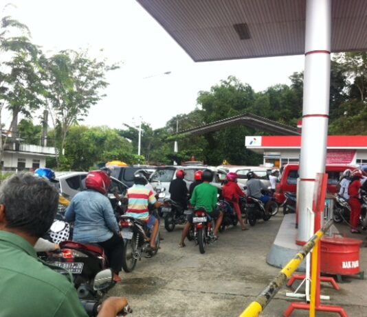 Antrian Panjang SPBU Mewarnai Hari Kemerdekaan Indonesia