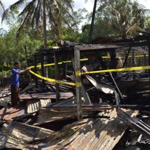 Kondisi rumah Saparudin setelah dilalap api (ctr)