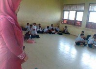 Tetap Belajar, Meski Tanpa Meja Dan Kursi