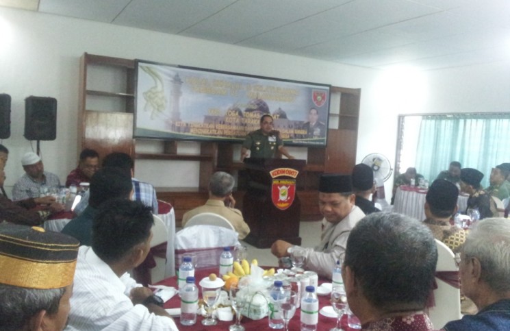 Halal Bi Halal Dengan FKPD dan Tokoh Masyarakat Tarakan, Pangdam VI Mulawarman Ingatkan Rasa Persatuan