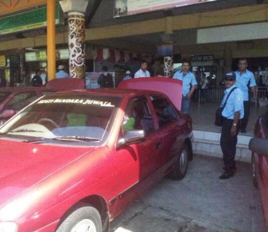 Pendapatan Menurun, Sopir Taksi Bandara Keluhkan Sopir Mobil Rental Yang Juga Mengambil Penumpang di Bandara Juata