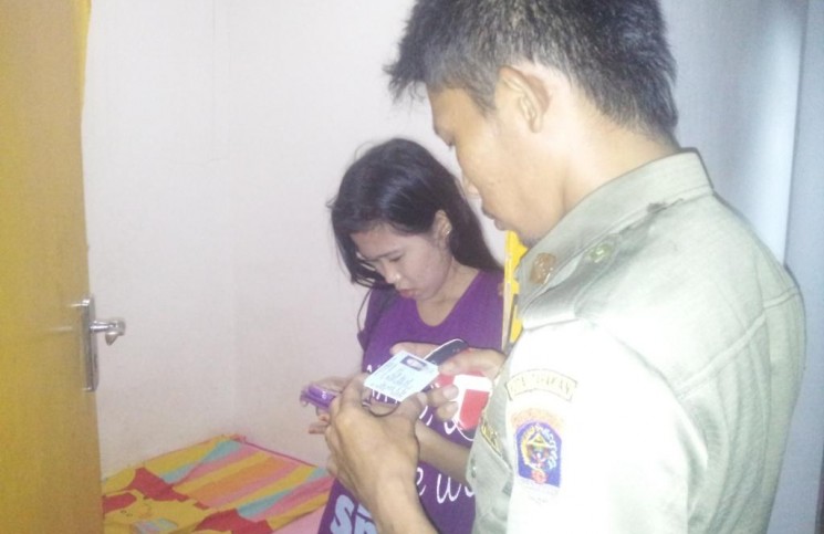 Cek Warga Pendatang, Petugas Kelurahan dan Pol PP Razia KTP