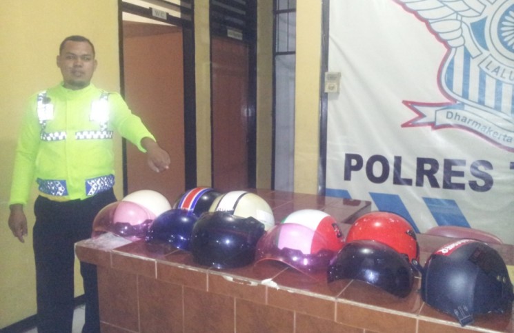 Satlantas Tarakan Peringatkan Pengendara Sepeda Motor Untuk Gunakan Helm SNI