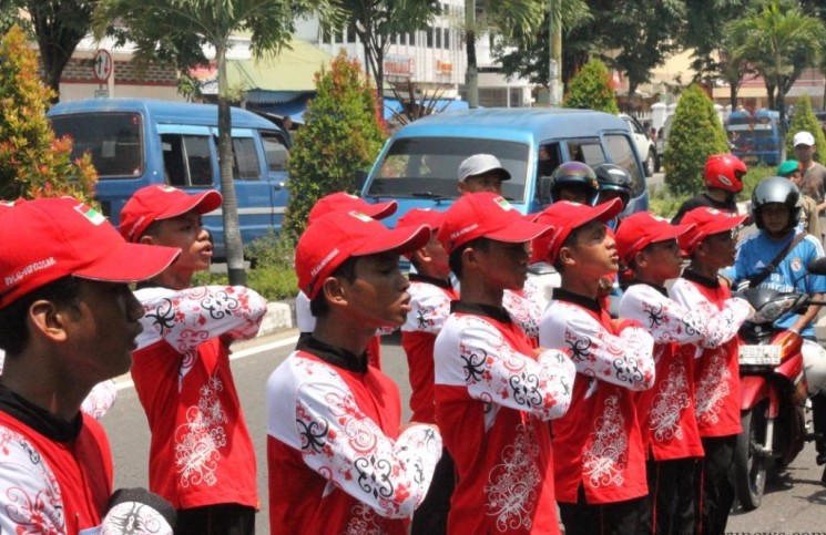 Gerak_Jalan_Tingkat_Pelajar_Setiap_Sekolah_Unjuk_Kreatifitas_1