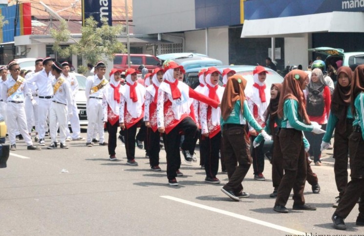Gerak_Jalan_Tingkat_Pelajar_Setiap_Sekolah_Unjuk_Kreatifitas_2