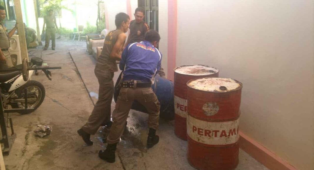 Menaikan Harga Seenaknya, Pangkalan Mitan Disegel Satpol PP