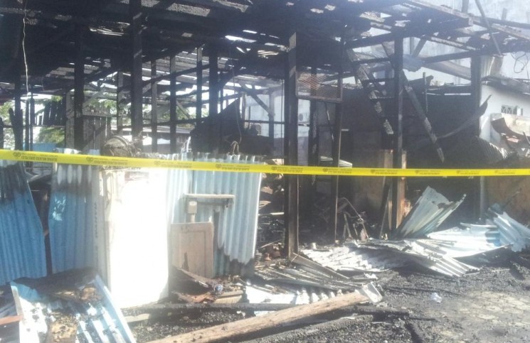 Arus Pendek Listrik, Penampungan Besi Tua Terbakar