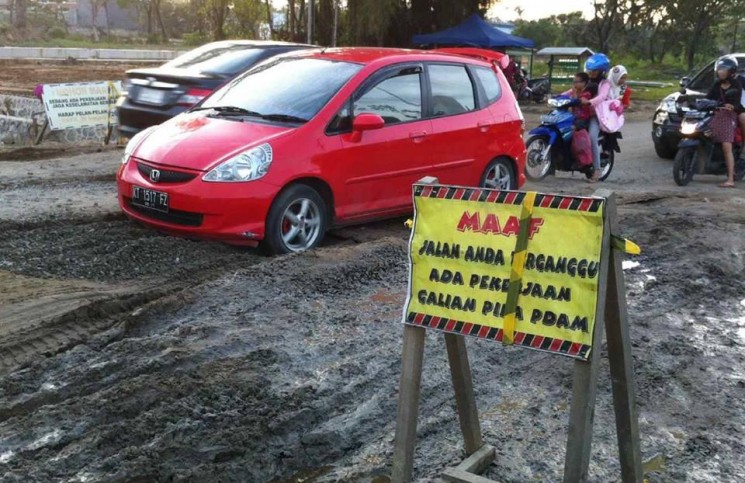 Perbaikan Jalan Daerah Telaga Keramat Berantakan, Banyak Kendaraan Mengalami Kemacetan