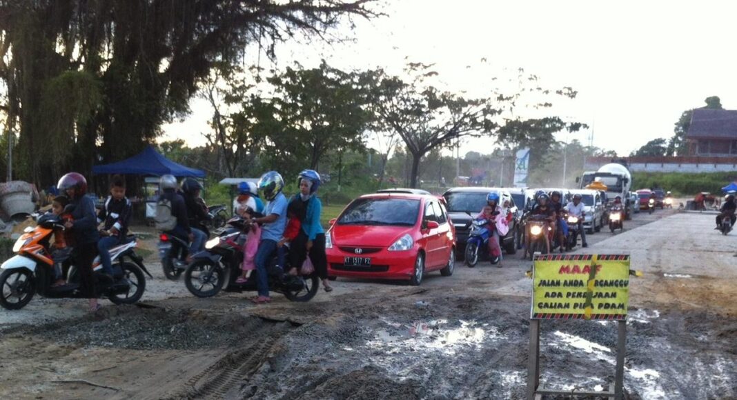 macet depan telaga keramat