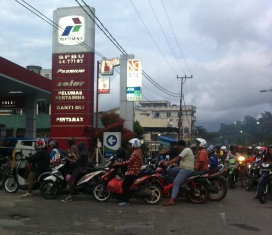 Masyarakat : Jangan Hanya Harga Bensin Yang Turun!