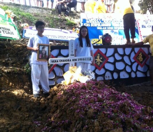 Vera Chandra Kho Akhirnya Dikebumikan