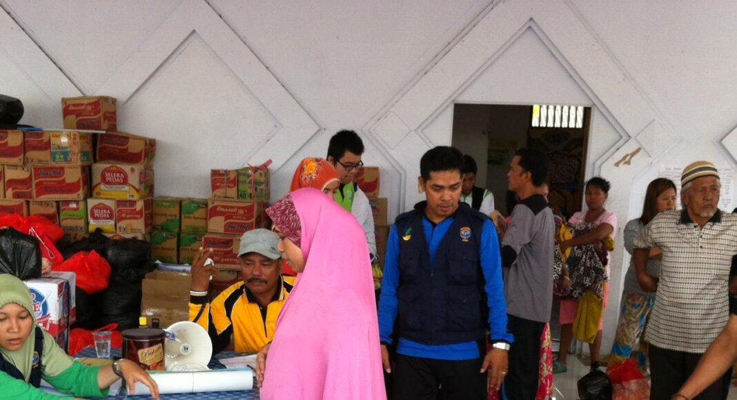 distribusi bantuan yang dilakukan oleh dinsosnaker (hfa)