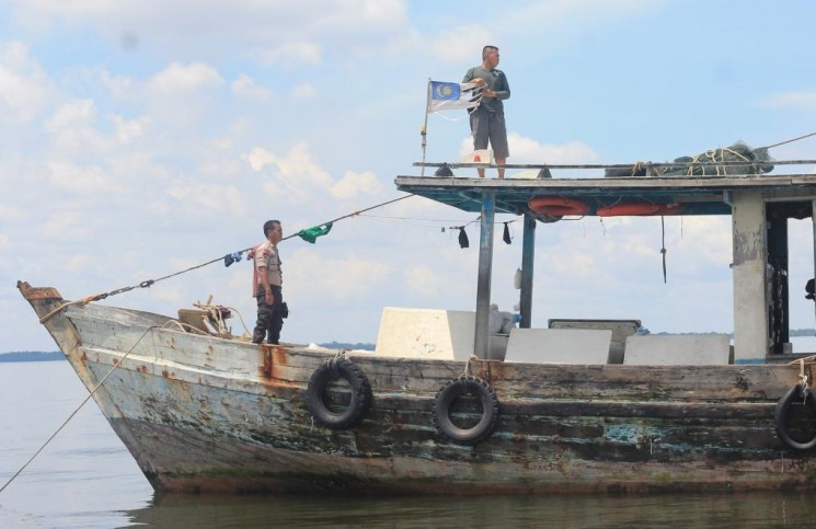 kapal nelayan Malaysia yang berhasil ditangkap Polairud (ctr)