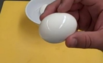 Mengupas Telur Dengan Cepat
