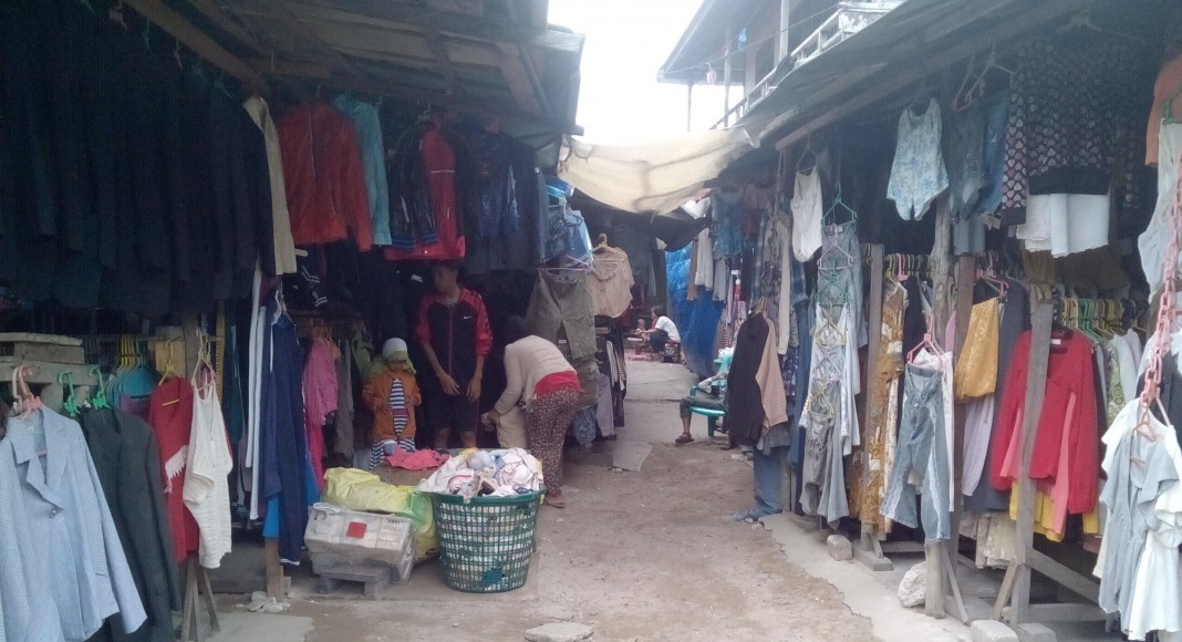 Pusat Penjualan Pakaian Bekas Rombengan Malaysia (roma) Di Pasar Tenguyun Tarakan (jf)