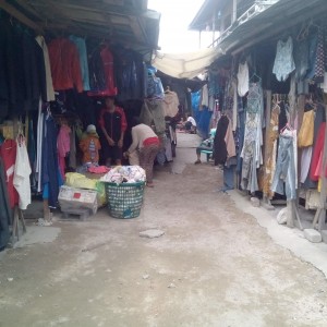 Pusat Penjualan Pakaian Bekas Rombengan Malaysia (roma) Di Pasar Tenguyun Tarakan (jf)