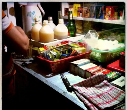 Tak hanya kondom, jamu kuat dan tisu magic laris di hari Valentine