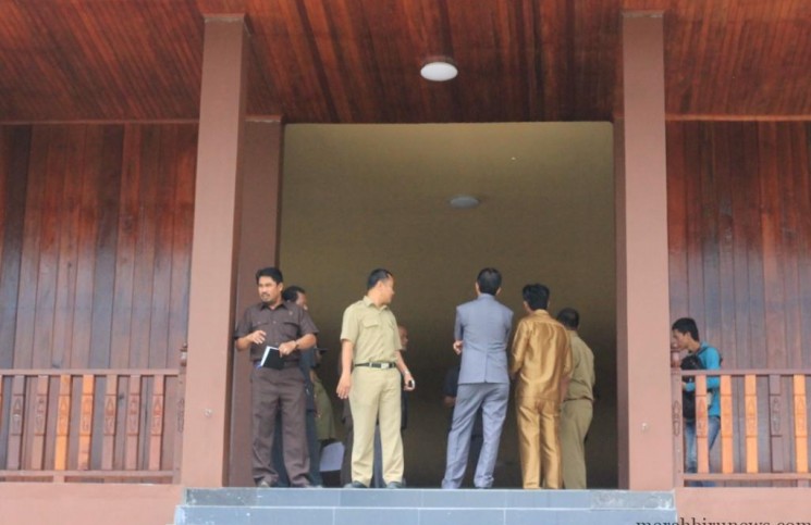 Rumah Adat Rp 13 Milyar tunggu pembangunan halaman sebelum difungsikan