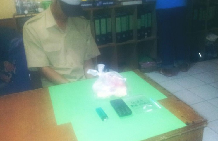 Oknum PNS berinisial DT saat diamankan di mako Polres Tarakan (ctr)