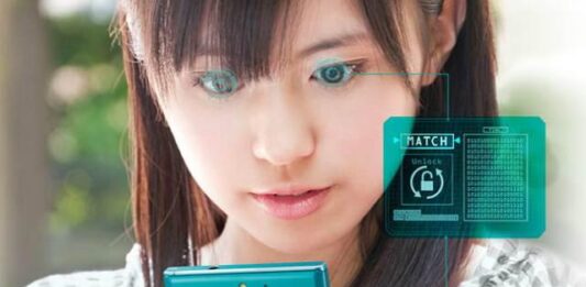 Fujitsu rilis ponsel pertama yang miliki pemindai mata