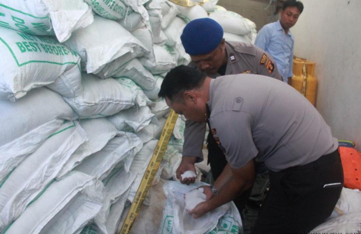 Polisi Gagalkan Penyelundupan 17 Ton Gula dari Malaysia