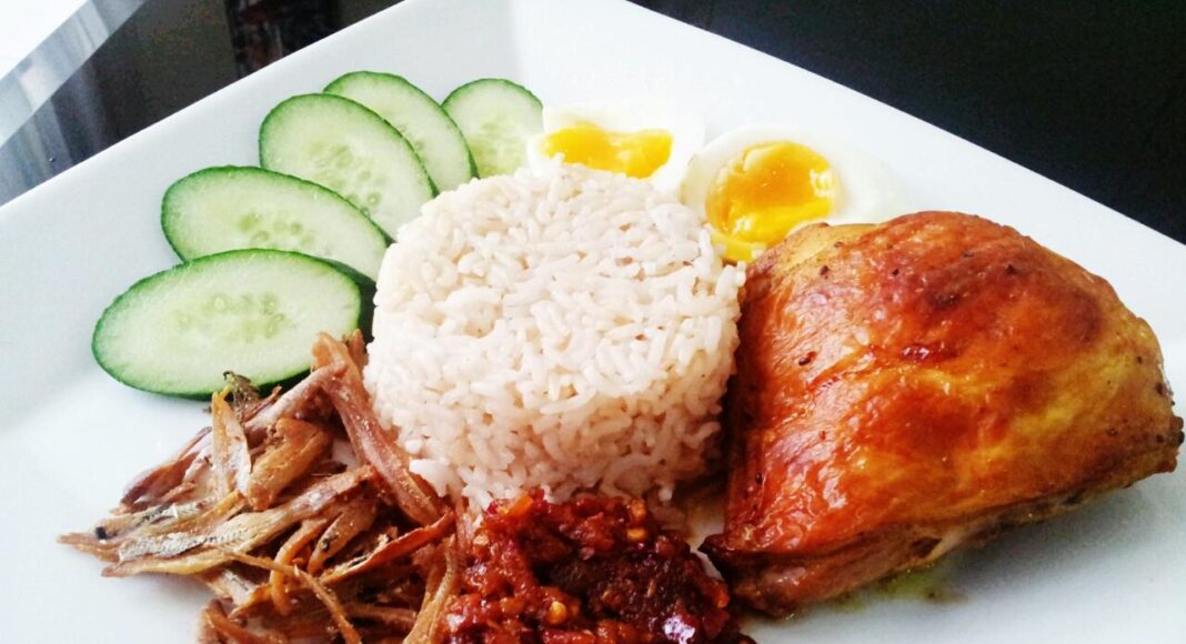 Bosan dengan nasi goreng ? cobalah nasi lemak