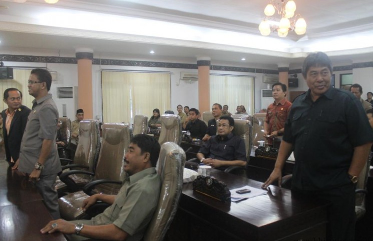 Tidak capai kesepakatan DPRD voting terbuka