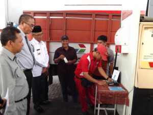 Dihadiri Walikota Tarakan Sofian Raga (baju putih), Pertamina bersama Bank BRI resmi melauncing Penggunaan Kartu Fuel Card di Tarakan (nur)