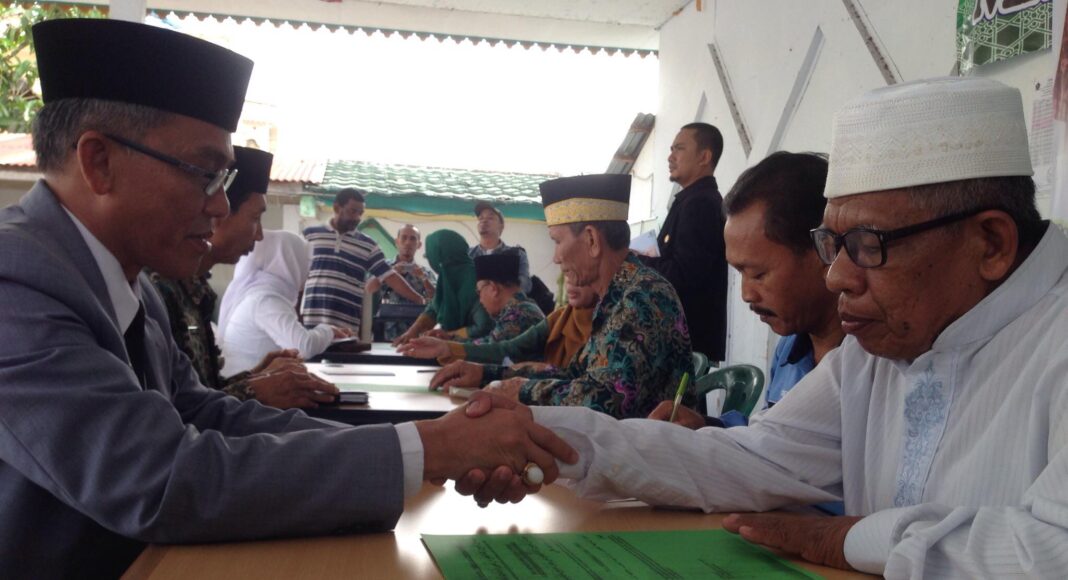 Mustahiq resmi terima zakat, Sofian Raga ingatkan PNS jangan lupa bayar zakat