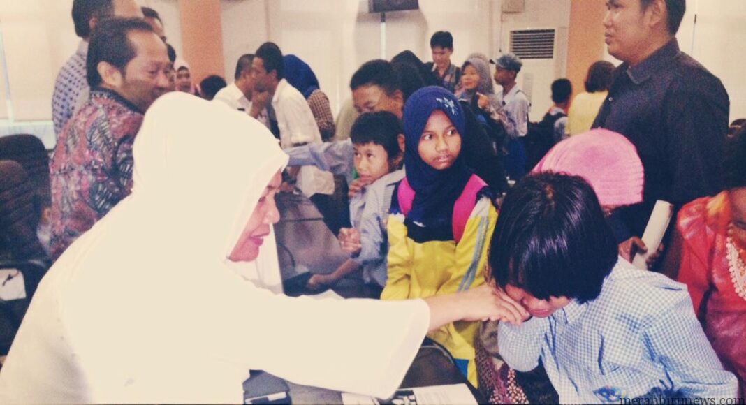 Menolak Pindah, Siswa SLB “Sekolah” di Kantor DPRD