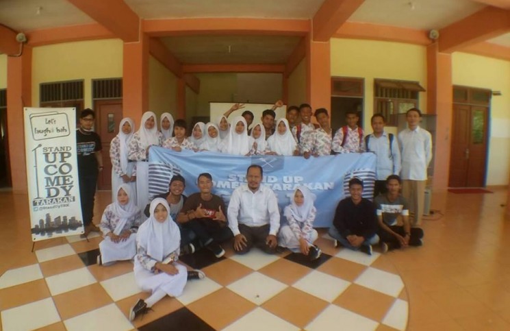Komika bersama Siswa SMA Negeri 3 (stand up comedy Tarakan for MBNews)