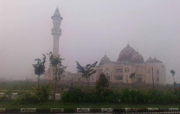 Tarakan Berasap, Masjid Islamic Center Baitul Izzah Tertutup Kabut Asap