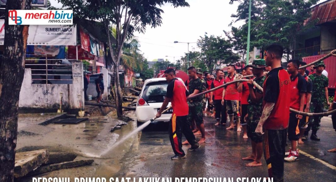 Ultah Ke-70, Brimob Tarakan Gotong Royong Bersihkan Lingkungan
