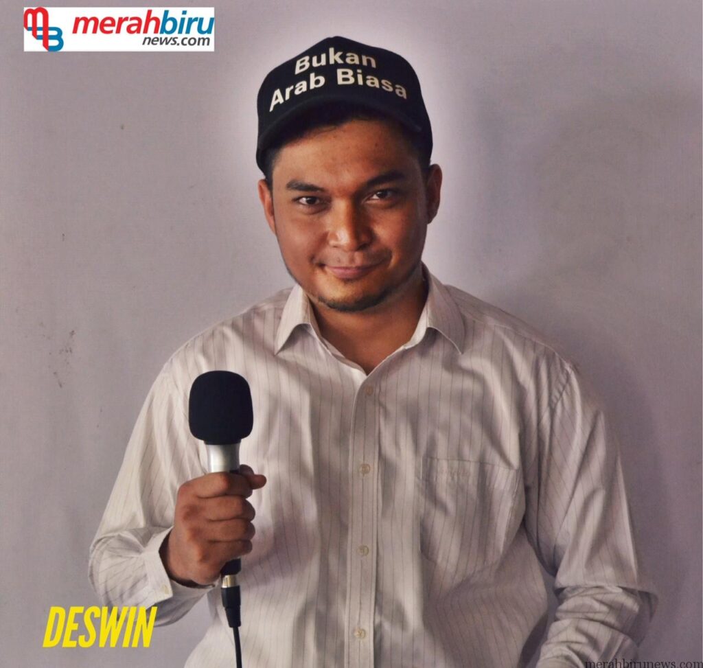 Deswin (Komika Lokal Stand Up Comedy Tarakan)Deswin (Komika Lokal Stand Up Comedy Tarakan)