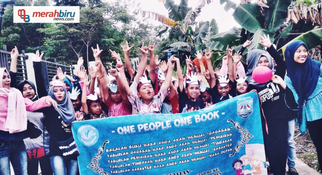 Traveling Education, Aksi Komunitas One People One Book