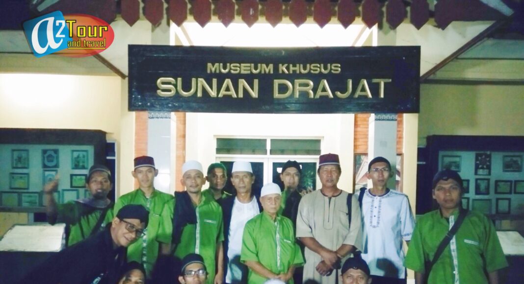 Peserta tour saat berada di Museum Khusus Sunan Drajat
