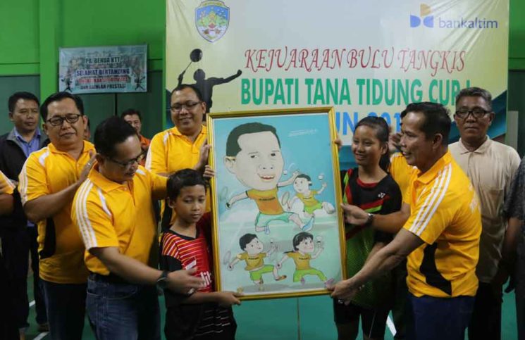 Bupati KTT Buka Kejuaraan Bulu Tangkis Bupati Cup I Kejuaraan Bulu Tangkis Bupati Cup I KTT
