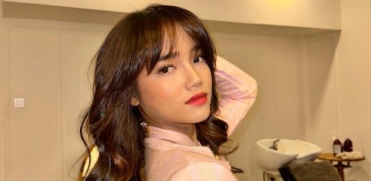 Fuji Diduga Telat Bayar Gaji Karyawan, Padahal Menurut UU Ketenagakerjaan Bisa Didenda Loh!